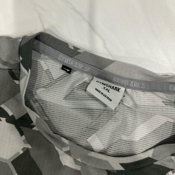 Gymshark Men’s Geometric Camo Performance Stretch Athleisure Shirt Size XXL - Picture 2 of 5